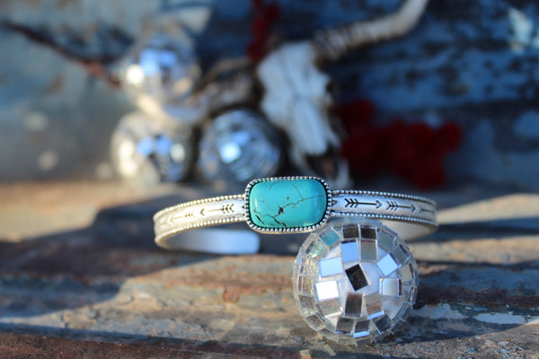 Arrow cuff bracelet